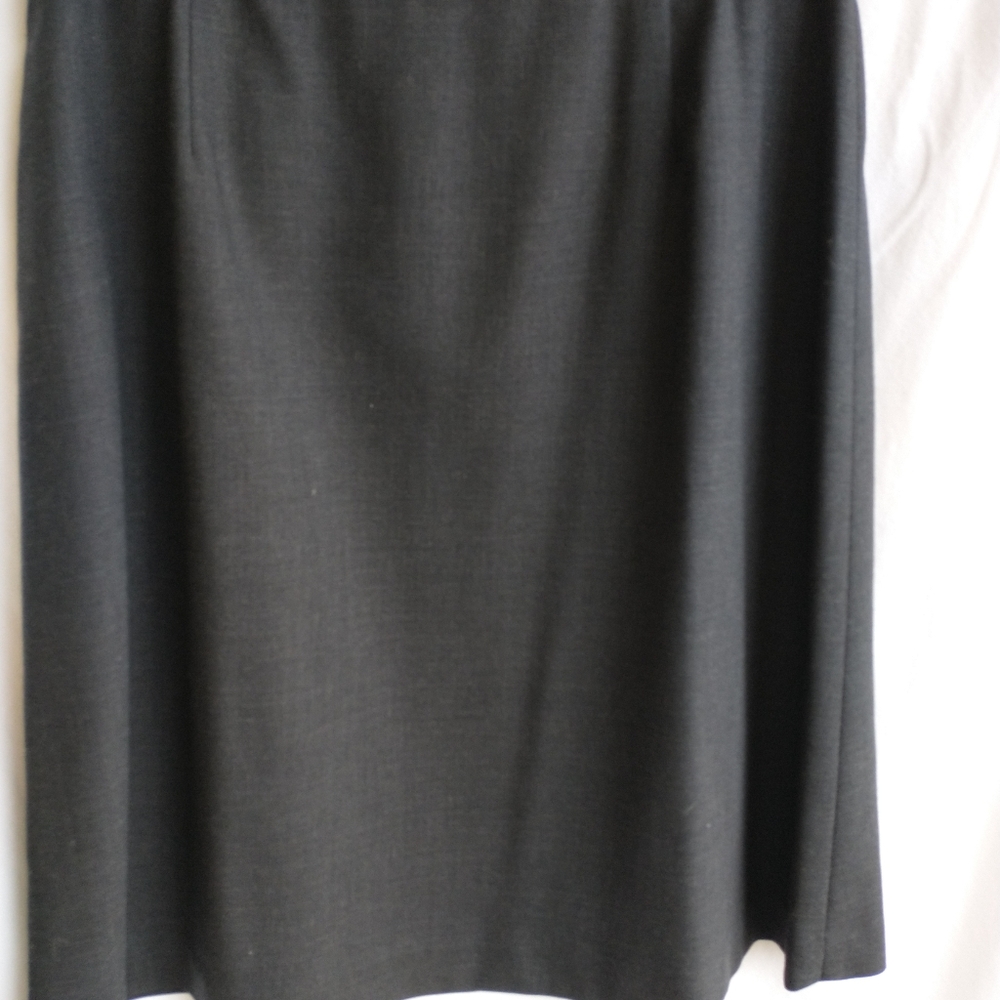 Classic gray euit - Picture 3 of 3